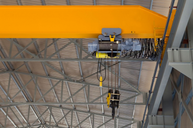 Roof crane in manufacturing plant
